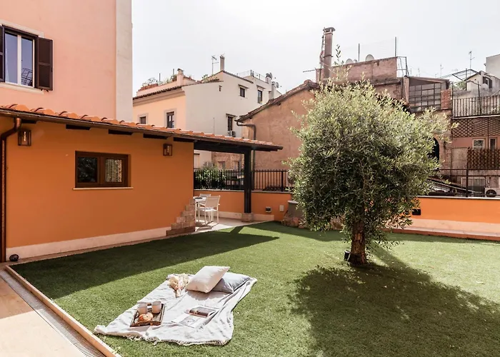 Апартаменты The Rent - Peaceful Oasis With Garden Near The Colosseum Рим