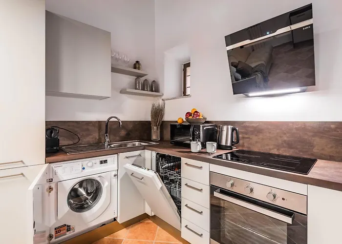 Апартаменты The Rent - Peaceful Oasis With Garden Near The Colosseum Рим