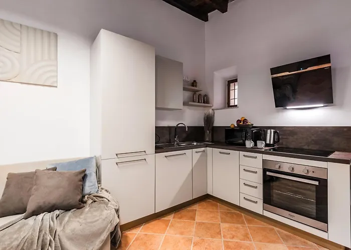 Апартаменты The Rent - Peaceful Oasis With Garden Near The Colosseum